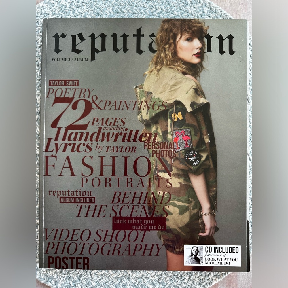 Taylor Swift reputation magazine volume 2 + poster and CD
